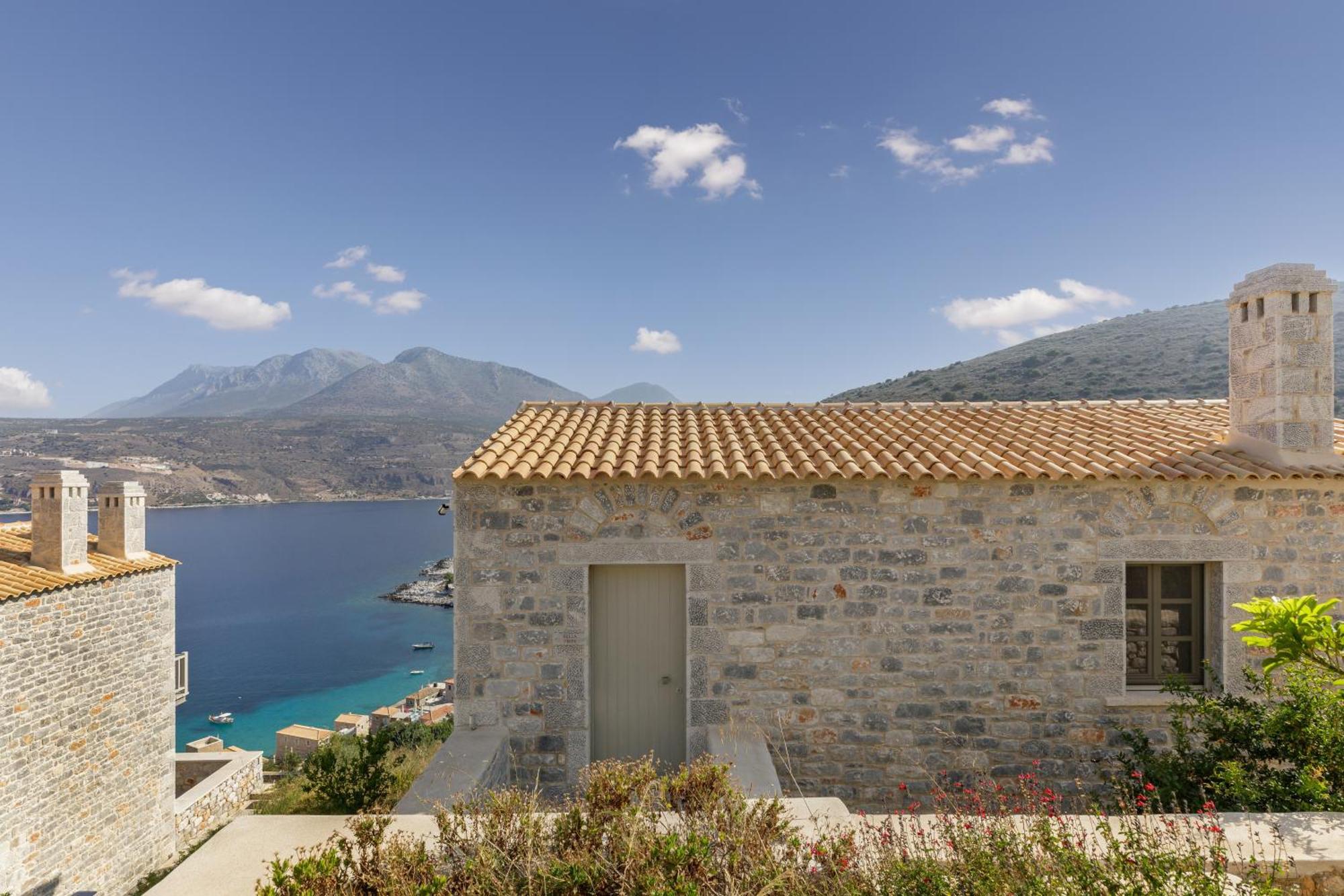 Trapela Limeni Luxury Suites Exterior foto
