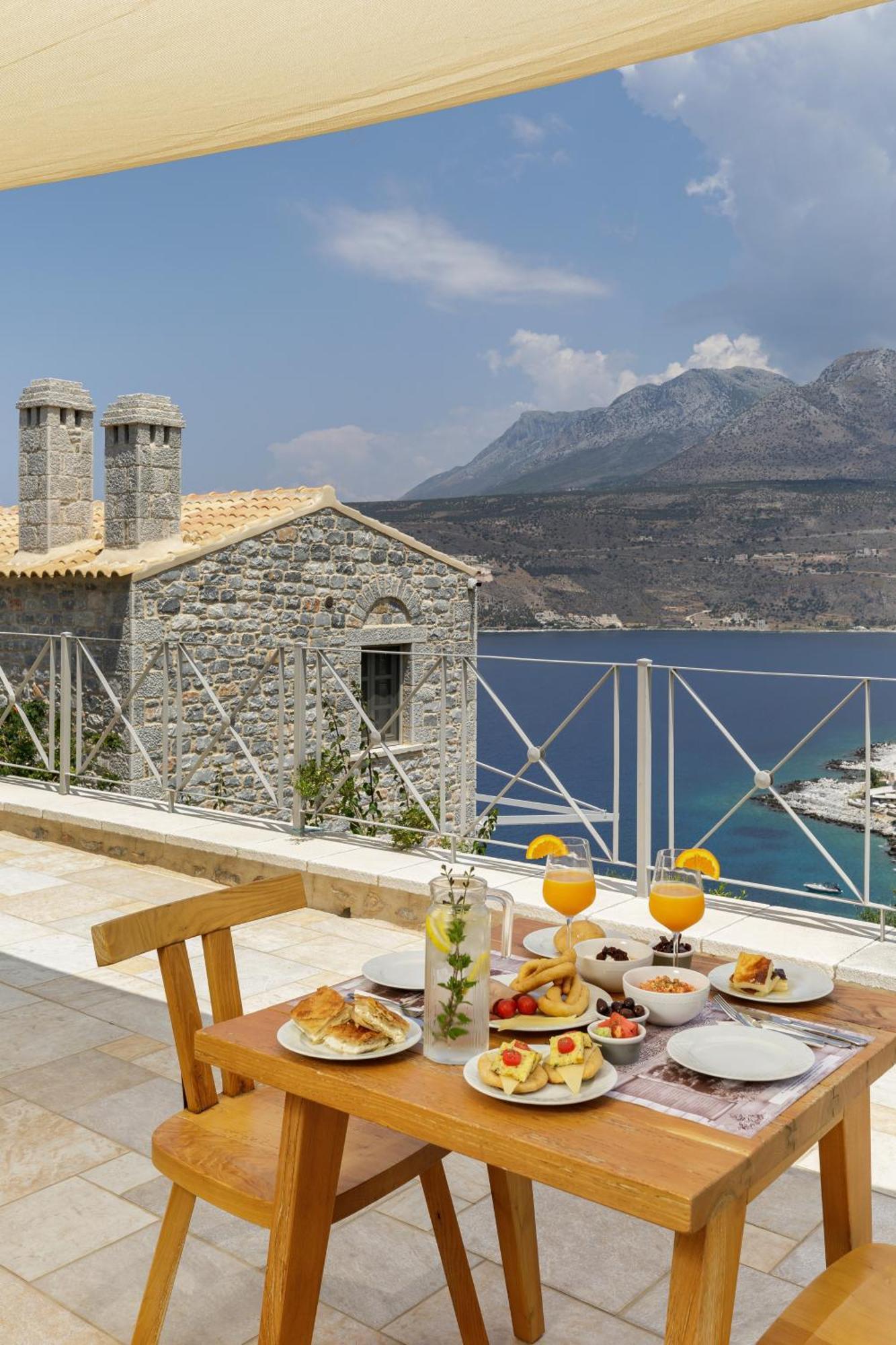 Trapela Limeni Luxury Suites Exterior foto