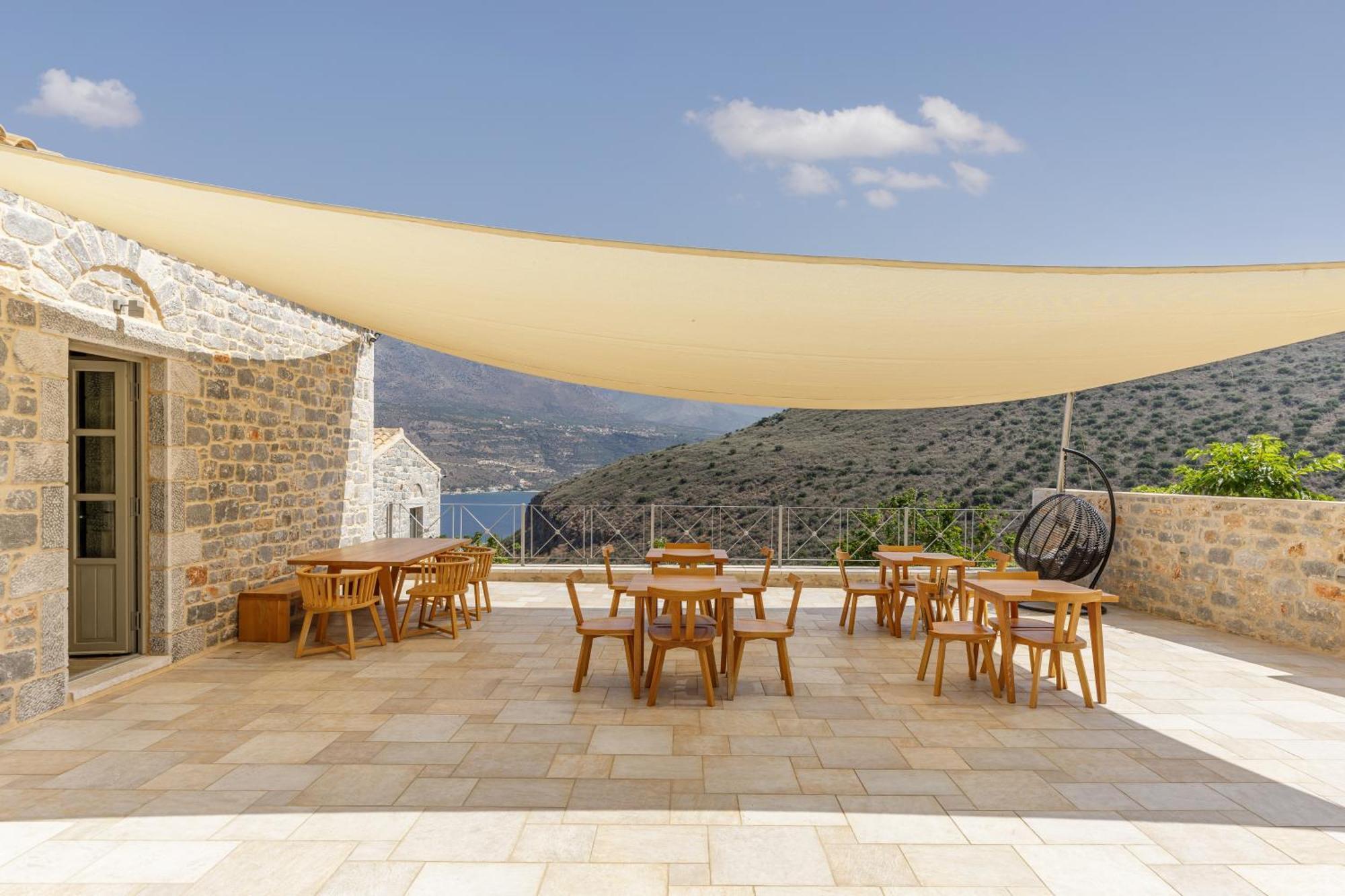 Trapela Limeni Luxury Suites Exterior foto