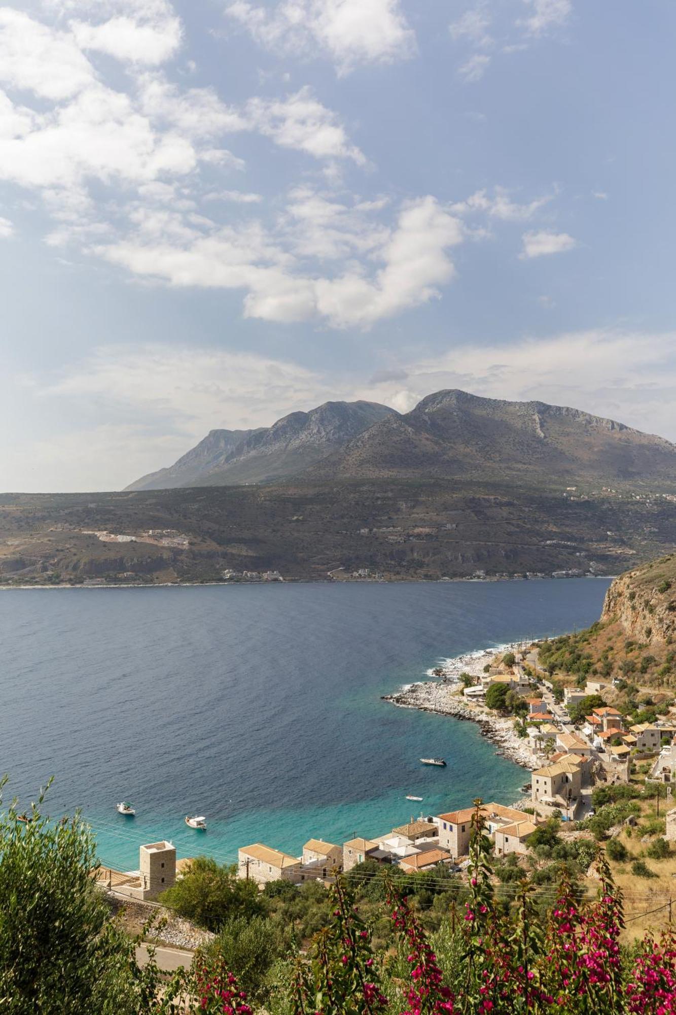 Trapela Limeni Luxury Suites Exterior foto
