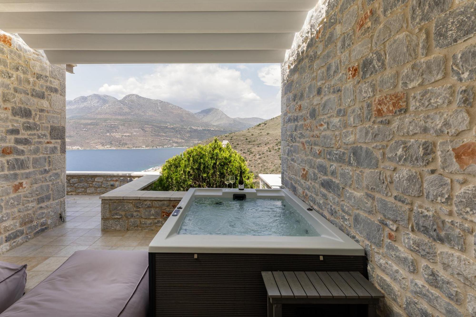 Trapela Limeni Luxury Suites Zimmer foto